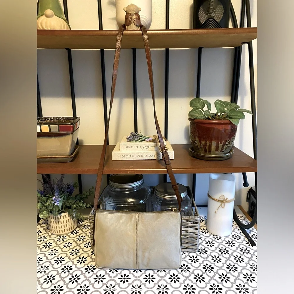 Fossil Leather Crossbody purse - Picture 4 of 16